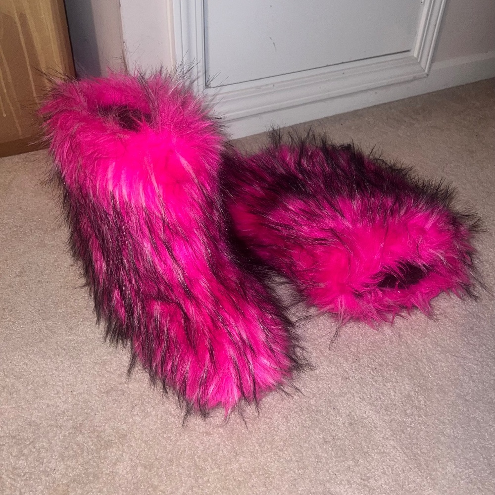 Fur boots Pom pom
